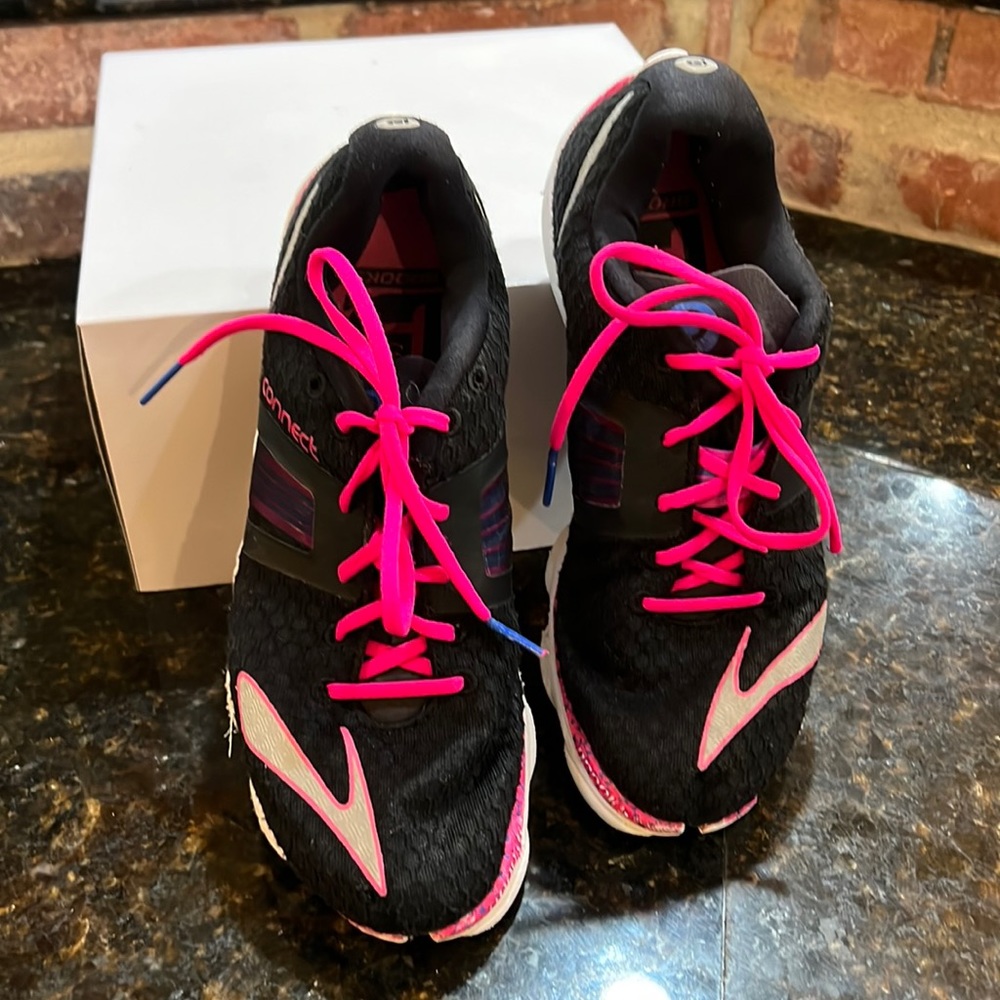Ladies Brooks Pure Connect, sz 8